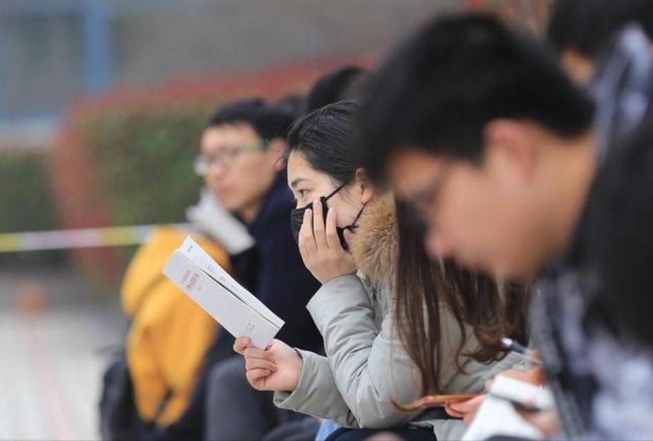 考研与国考人数变化现象深度探析，报名人数背后的原因与趋势分析