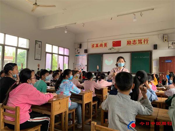 智能化教学设备普及与乡村学校提质，重塑乡村教育未来之路